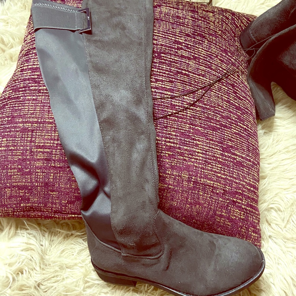 Suede and spandex boot